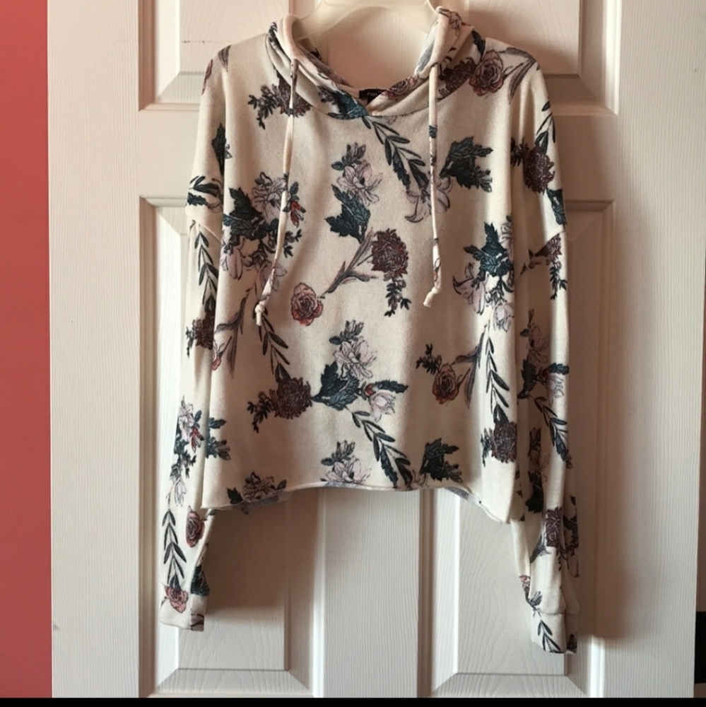 Bu dle Rue 21 crop top hoodies